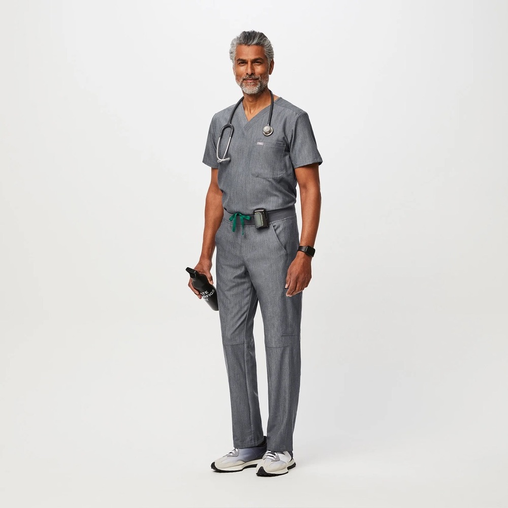 Figs Men’s Medium Graphite Set. Leon Top Size M. Axim Cargo Scrub Pants Size M/S